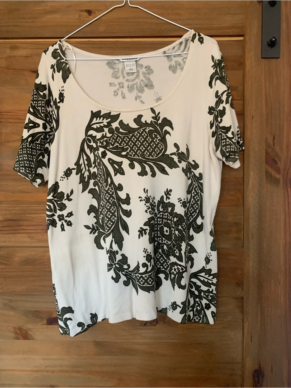 Lightweight White Floral Print Scoop Neck Top by Nygard size L